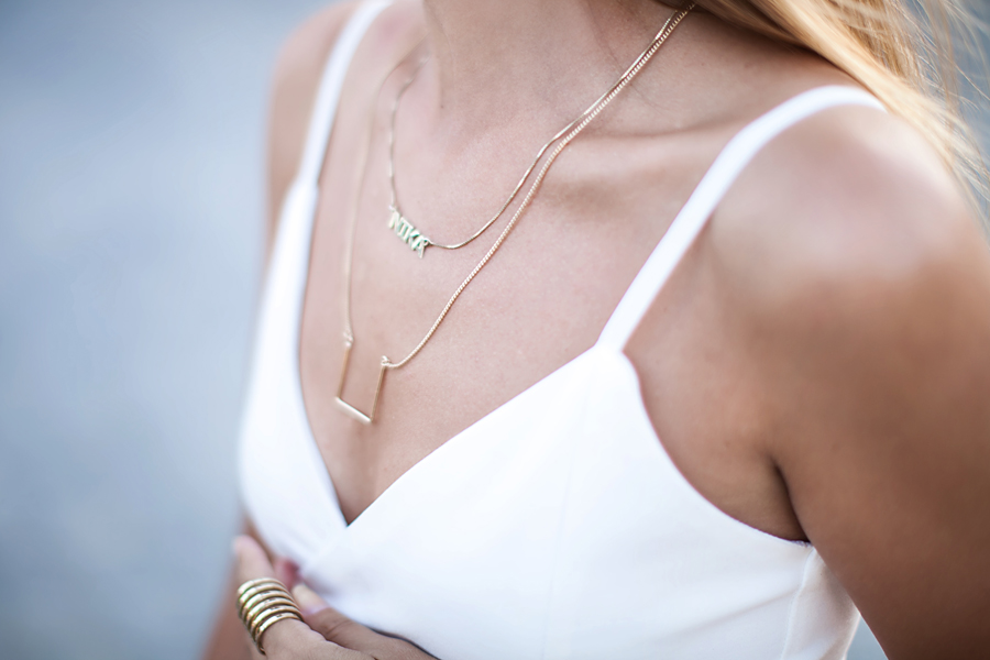 dainty-jewelry-delicate-necklace-fashion-blogger-look-outfit